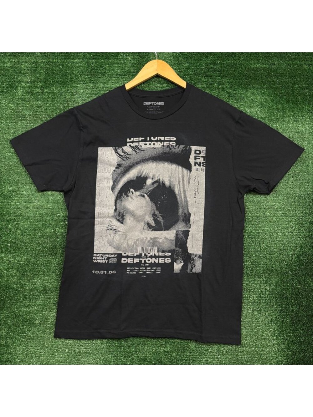 Deftones Saturday Night Wrist T-Shirt Size Large